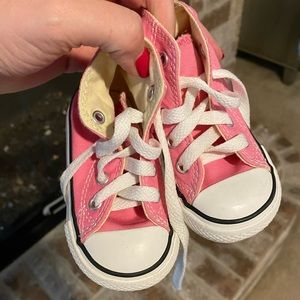 Newborn baby girl pink Converse lace-up shoes size 4 baby